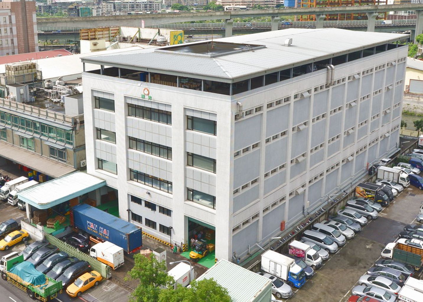 1990 Start-up new factory and warehouse distribution center at Wu-Ku Industrial District, Taipei County.